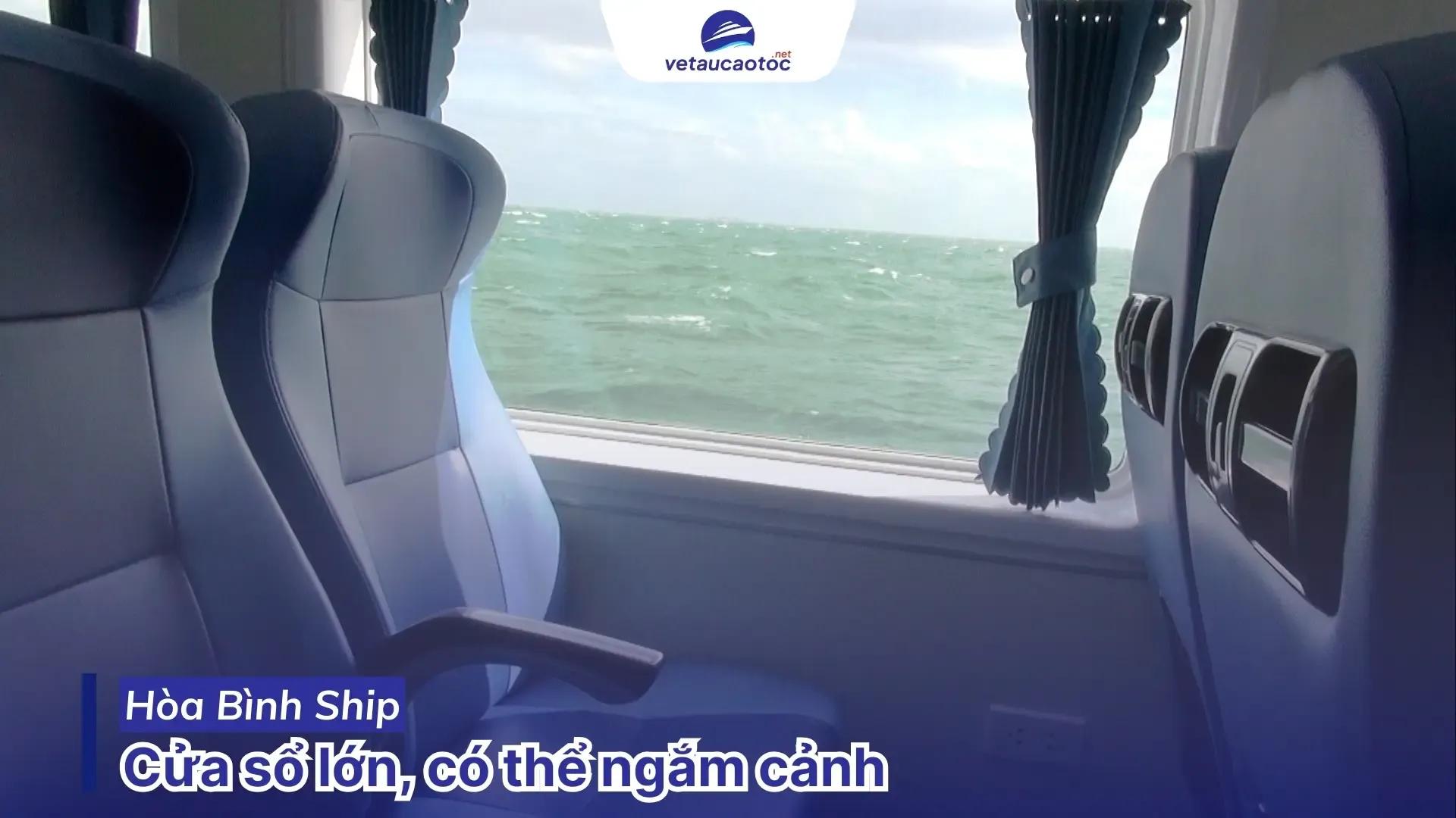 Cửa sổ lớn khách có thể ngắm cảnh