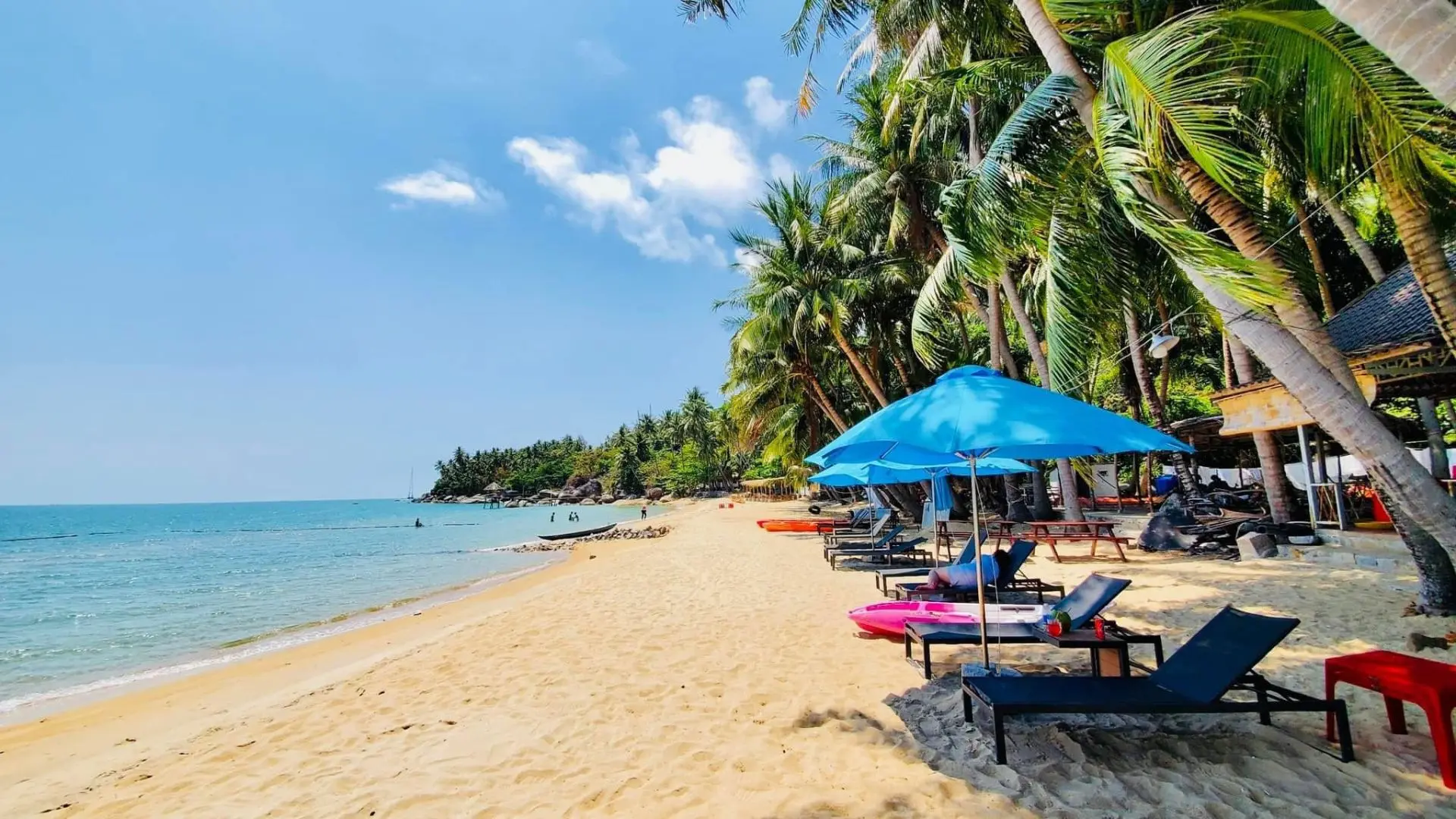Bãi Bàng sở hữu làn nước trong xanh