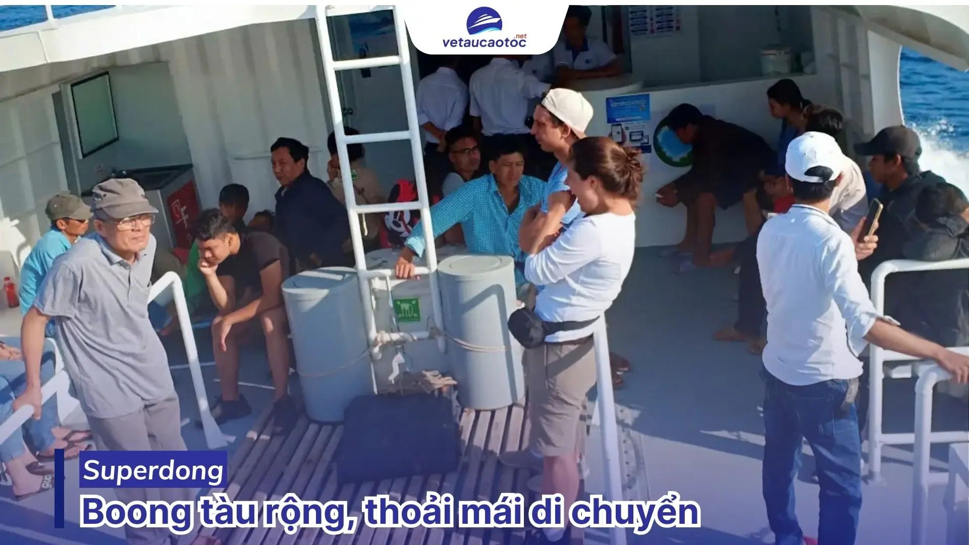 Boong tàu đi Hòn Tre rộng rãi