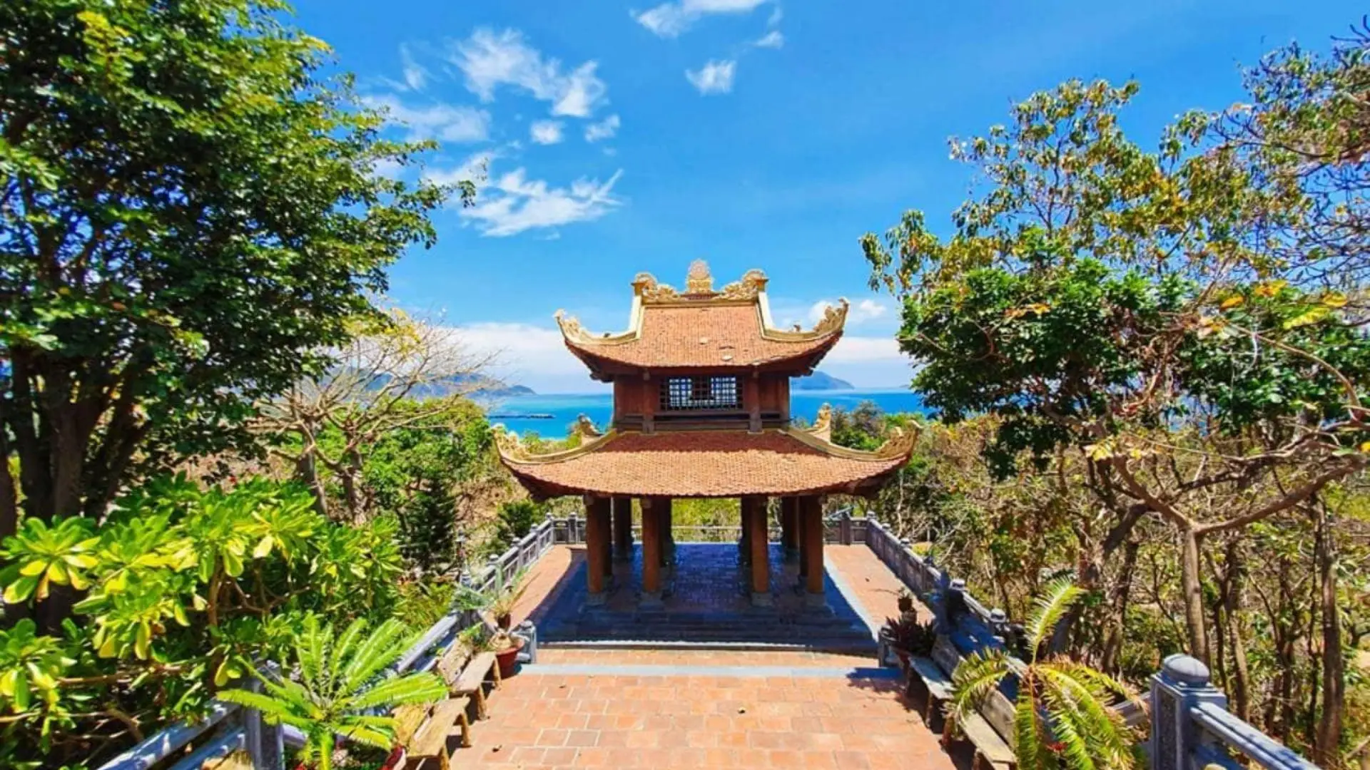 Cầu an, xin lộc tại chùa Núi Một