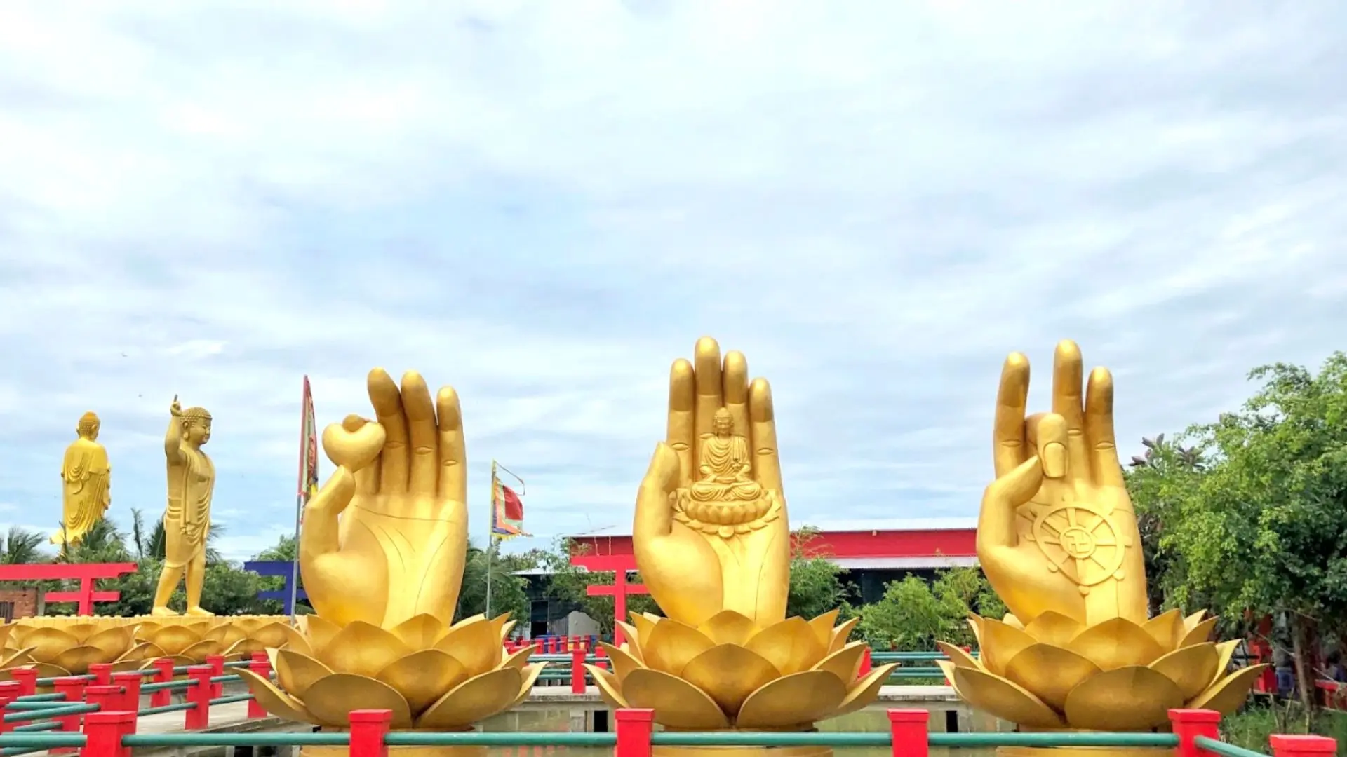 Chùa Phật Học 2 còn có tên gọi là chùa linh ứng