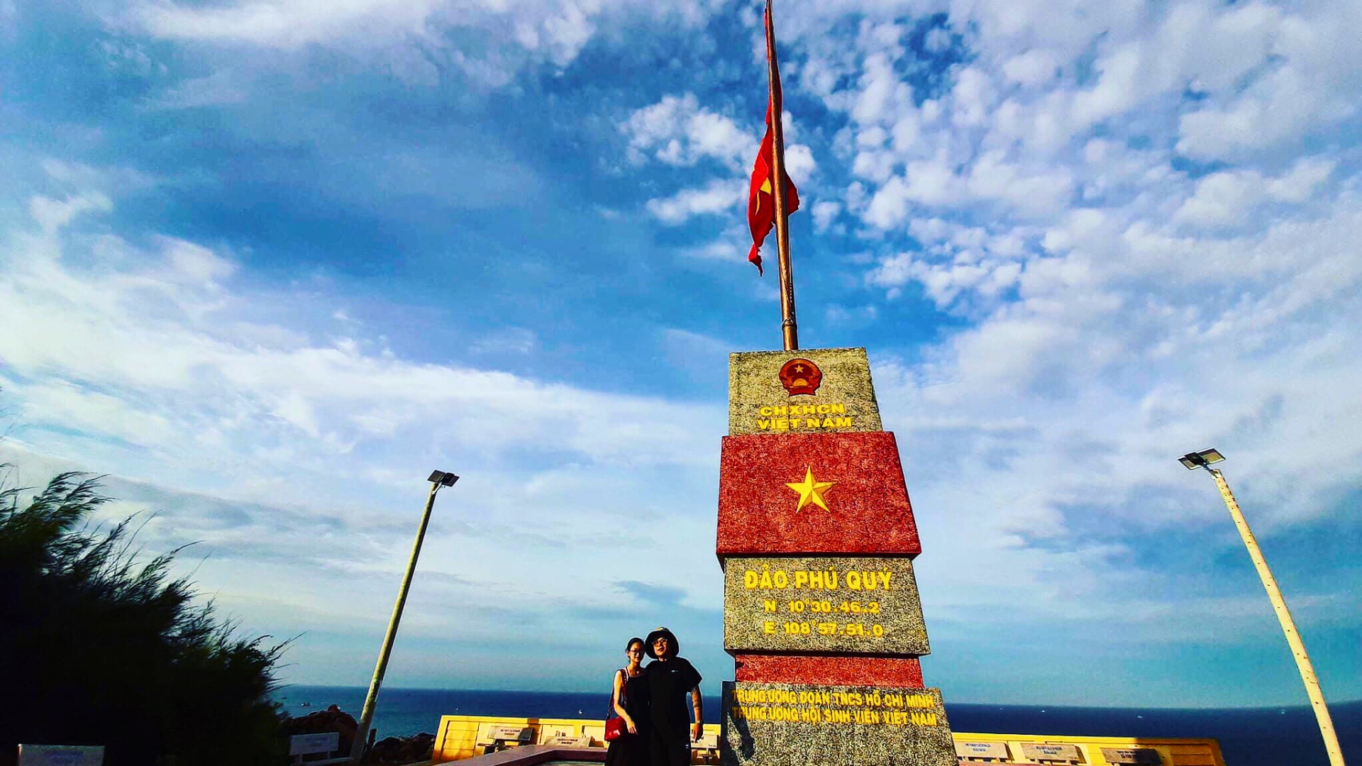 Cột cờ đảo Phú Quý - Điểm check-in lý tưởng (Ảnh: Sưu tầm)