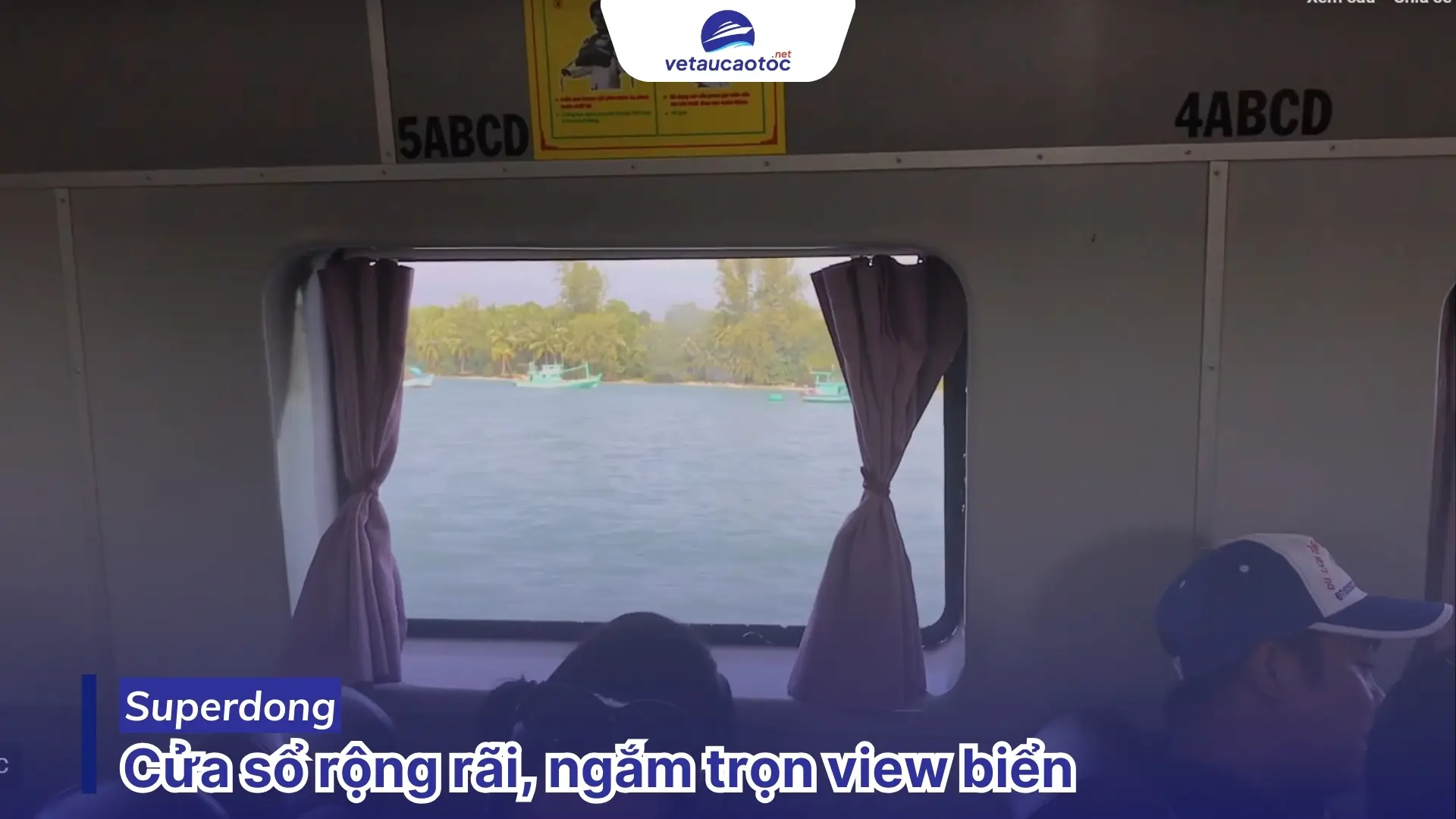 Cửa sổ rộng rãi trên tàu Hà Tiên Phú Quốc Superdong