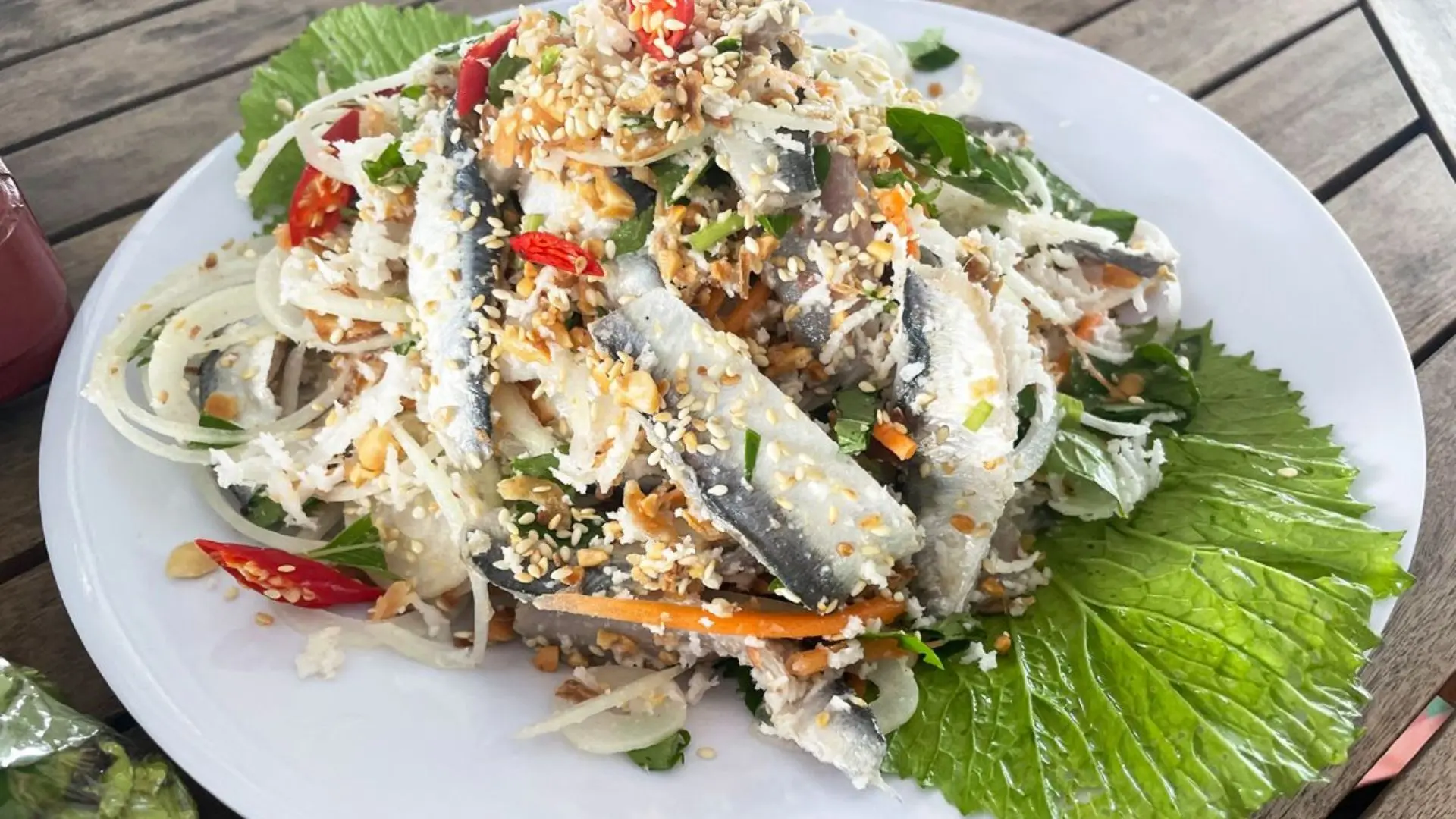 Gỏi cá trích là món ngon nức tiếng ở Phú Quốc