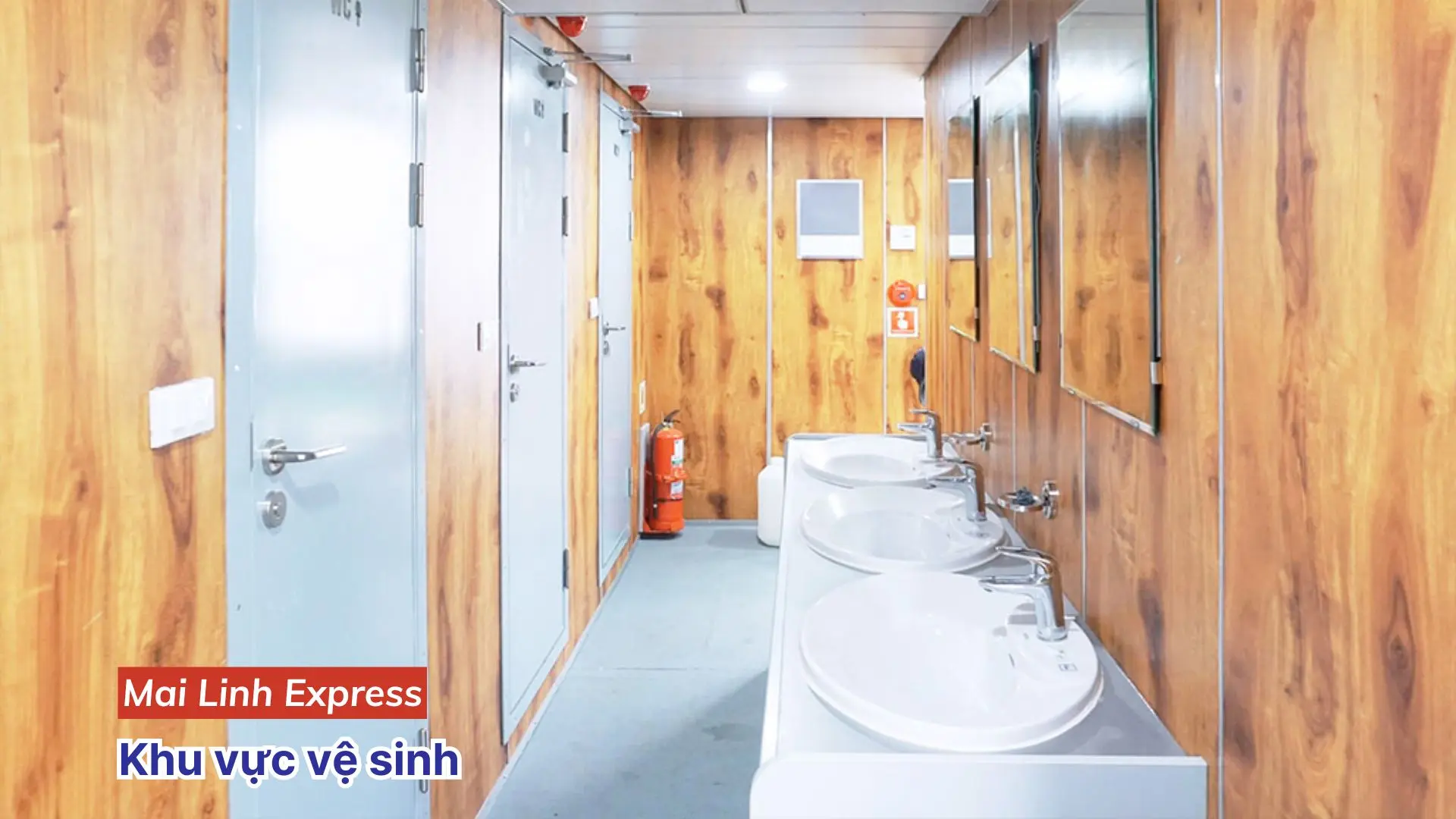 Khu vực vệ sinh tàu Mai Linh Experss