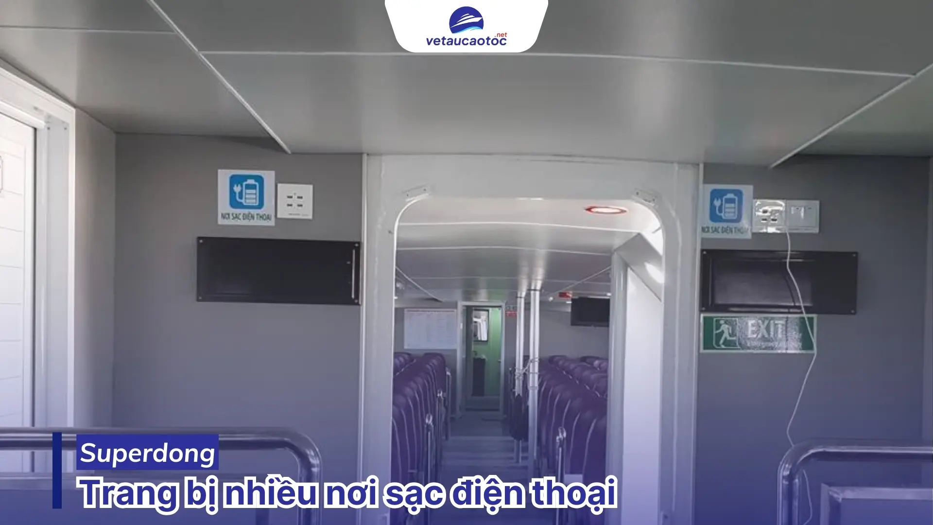 Mỗi khu vực tàu đều có nơi sạc điện thoại