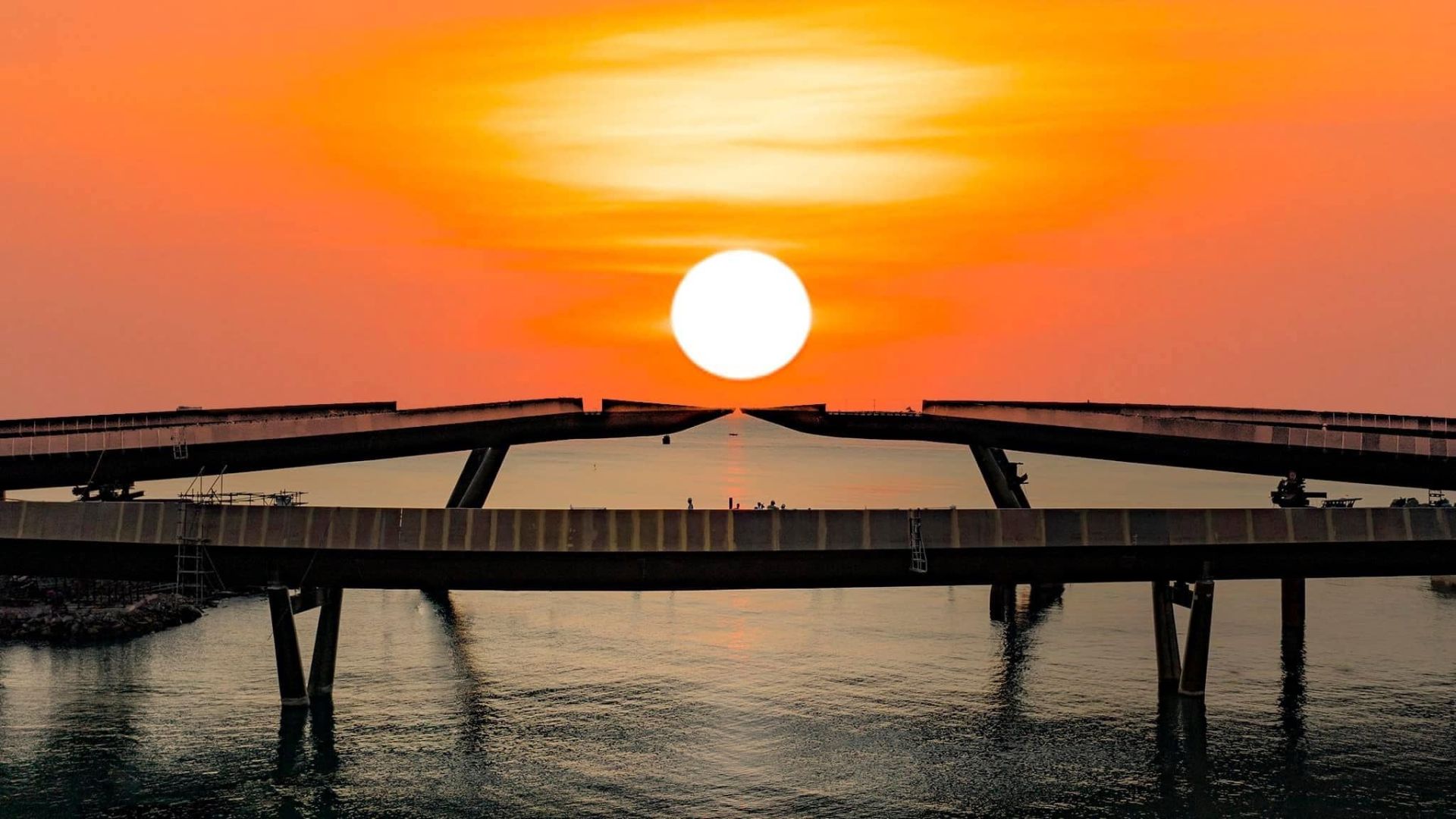 Ngắm hoàng hôn trên Kiss Bridge (Ảnh: Sưu tầm)