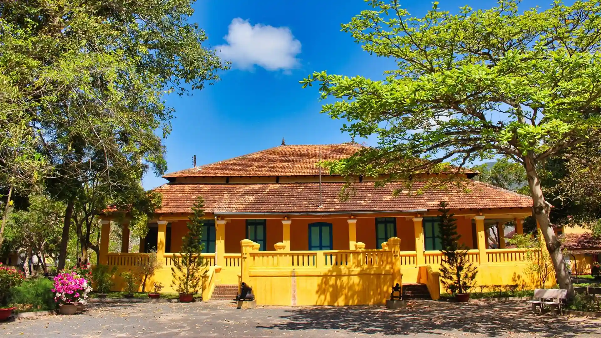 Tham quan Dinh Chúa Đảo