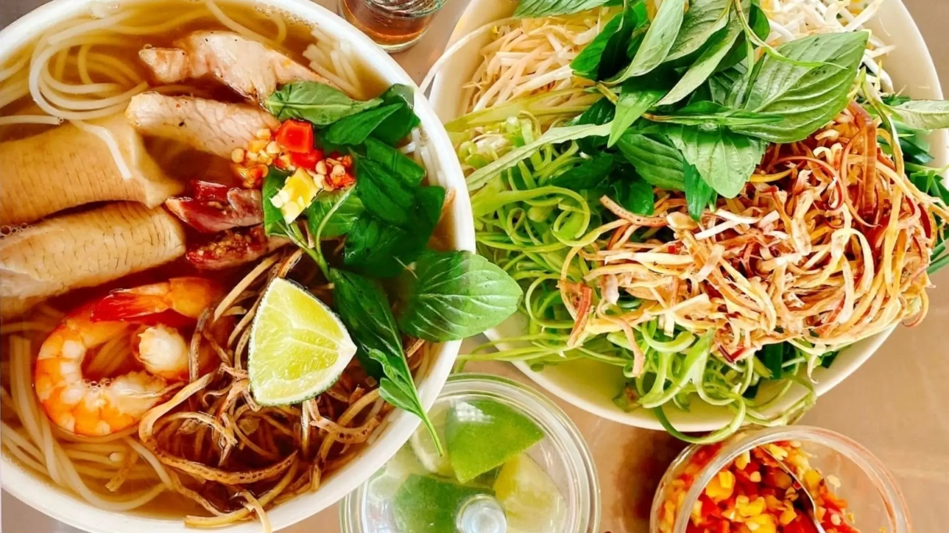 Thưởng thức tô bún nước lèo thơm ngon tại Sóc Trăng